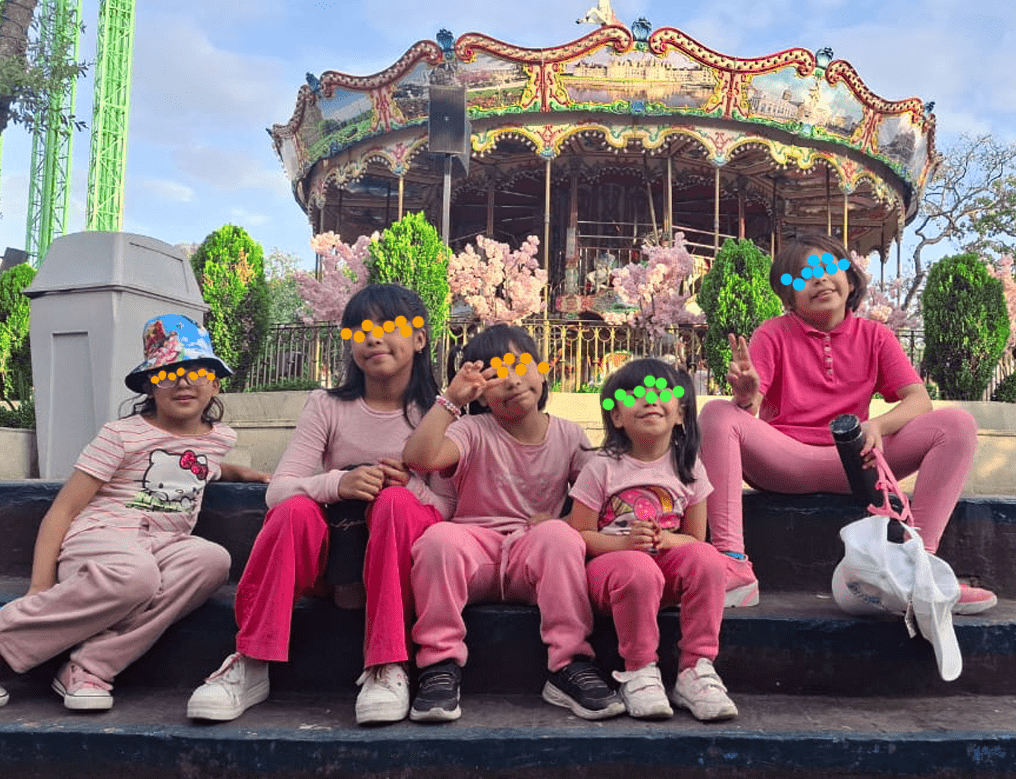 Niñas del hogar Casa de las Mercedes en paseo recreativo